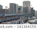 西武池袋線30000系列列車沿著高架四軌行駛。 西武池袋線30000系列列車沿著高架四軌行駛。 141164150