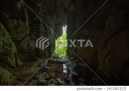 Gongen Limestone Cave 141165525