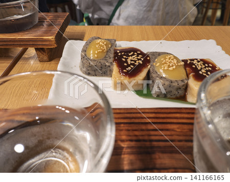 Colorful dengaku and the allure of gently accompanying chilled sake. 141166165