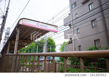 Sugamo-Shinden Station on the Toden Sakura Tram Sugamo-Shinden Station on the Toden Sakura Tram 141167011