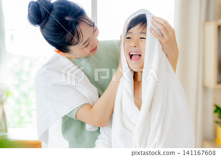 Towels for parent and child Towels for parent and child 141167608