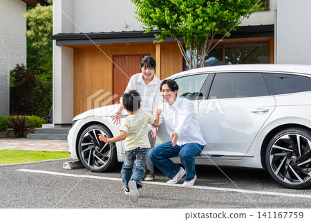 Children and family running towards their home and beloved car Children and family running towards their home and beloved car 141167759