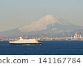 客輪「白王號」駛離橫濱港海岸，富士山在遠處巍峨聳立。 141167784
