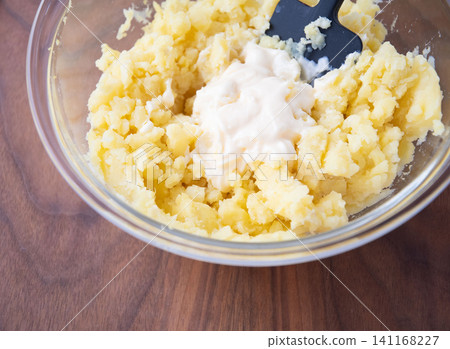 Steamed potatoes and mayonnaise Steamed potatoes and mayonnaise 141168227