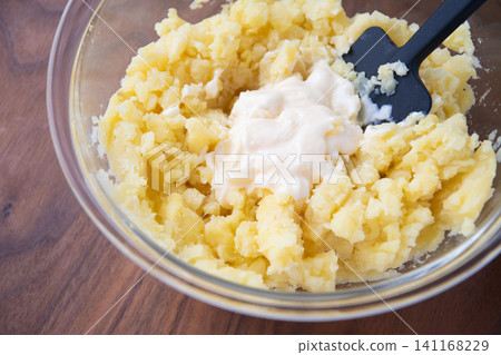 Steamed potatoes and mayonnaise 141168229