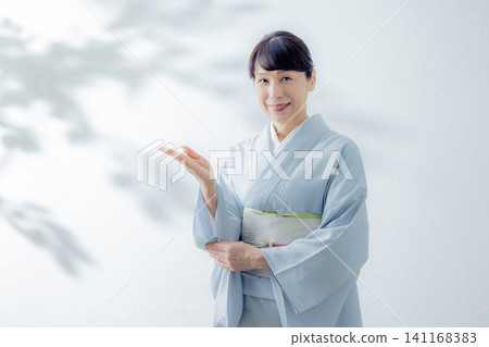 A woman in a kimono, guide A woman in a kimono, guide 141168383