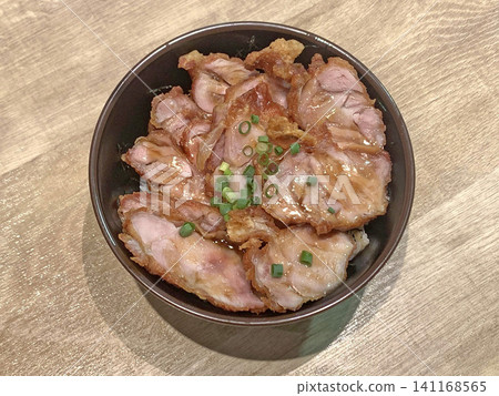 炸雞蓋飯、炸雞蓋飯、雞肉炸雞蓋飯、炸雞塊蓋飯、炸雞塊蓋飯 141168565