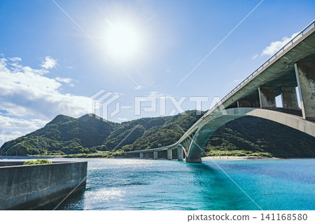 慶良間群島:晴天的赤橋(座間味村) 慶良間群島:晴天的赤橋(座間味村) 141168580