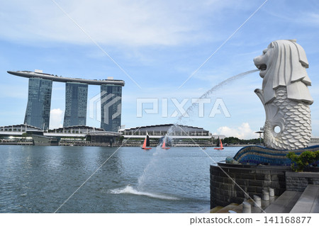 Singapore's tourist attractions: The Merlion and Marina Bay Sands Singapore's tourist attractions: The Merlion and Marina Bay Sands 141168877