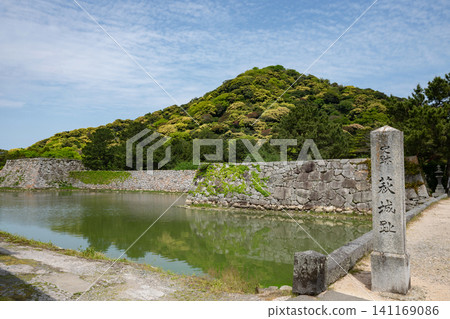 Yamaguchi Prefecture / "Sites of Japan's Meiji Industrial Revolution: Iron and Steel, Shipbuilding, and Coal Mining" Hagi Castle under a blue sky and surrounded by fresh greenery (Hagi Castle Ruins) Yamaguchi Prefecture / "Sites of Japan's Meiji Industrial Revolution: Iron and Steel, Shipbuilding, and Coal Mining" Hagi Castle under a blue sky and surrounded by fresh greenery (Hagi Castle Ruins) 141169086