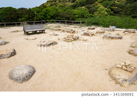 山口縣 / “日本明治工業革命遺址:鋼鐵、造船和煤礦開採” 藍天下綠樹環繞的萩城(萩城遺址) 山口縣 / “日本明治工業革命遺址:鋼鐵、造船和煤礦開採” 藍天下綠樹環繞的萩城(萩城遺址) 141169091