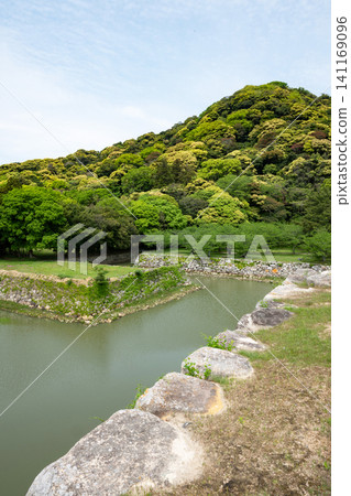 山口縣 / “日本明治工業革命遺址:鋼鐵、造船和煤礦開採” 藍天下綠樹環繞的萩城(萩城遺址) 山口縣 / “日本明治工業革命遺址:鋼鐵、造船和煤礦開採” 藍天下綠樹環繞的萩城(萩城遺址) 141169096