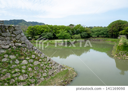 山口縣 / “日本明治工業革命遺址:鋼鐵、造船和煤礦開採” 藍天下綠樹環繞的萩城(萩城遺址) 山口縣 / “日本明治工業革命遺址:鋼鐵、造船和煤礦開採” 藍天下綠樹環繞的萩城(萩城遺址) 141169098
