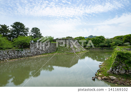 Yamaguchi Prefecture / "Sites of Japan's Meiji Industrial Revolution: Iron and Steel, Shipbuilding, and Coal Mining" Hagi Castle under a blue sky and surrounded by fresh greenery (Hagi Castle Ruins) Yamaguchi Prefecture / "Sites of Japan's Meiji Industrial Revolution: Iron and Steel, Shipbuilding, and Coal Mining" Hagi Castle under a blue sky and surrounded by fresh greenery (Hagi Castle Ruins) 141169102