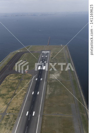 Haneda airport runway Haneda airport runway 141169625