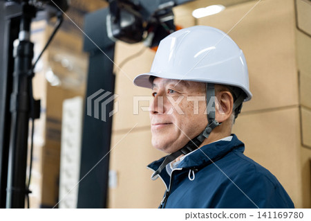 資深倉庫工人 資深倉庫工人 141169780
