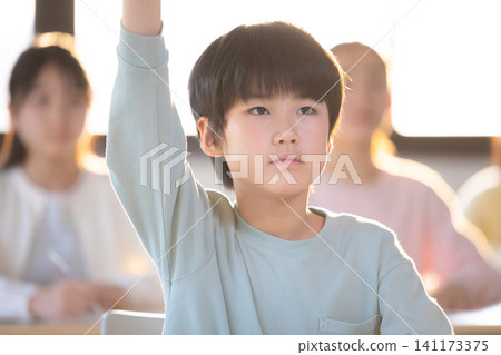cram school; children attending classes at a cram school 141173375
