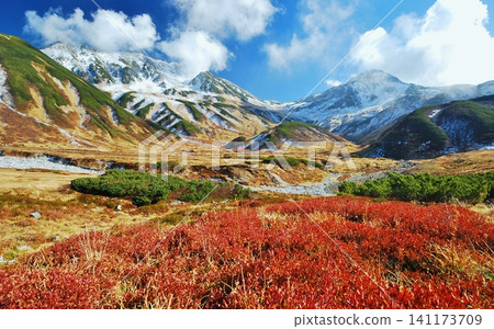 The Tateyama mountain range as seen from Raichozawa amidst the autumn foliage. The Tateyama mountain range as seen from Raichozawa amidst the autumn foliage. 141173709