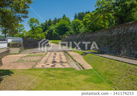 Site of the rice storehouse at Hitoyoshi Castle Site of the rice storehouse at Hitoyoshi Castle 141174253