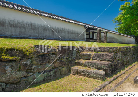 The long wall of Hitoyoshi Castle The long wall of Hitoyoshi Castle 141174270