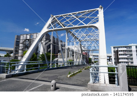 Kasumibashi Bridge over the Shin-Yamashita Canal in Yokohama and the blue sky Kasumibashi Bridge over the Shin-Yamashita Canal in Yokohama and the blue sky 141174595