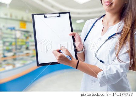 Pharmacist at work 141174757