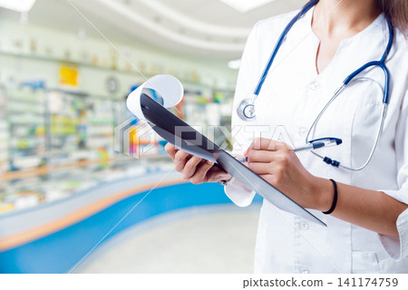 Pharmacist at work 141174759