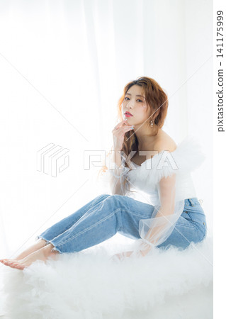 Young lady's portrait Young lady's portrait 141175999