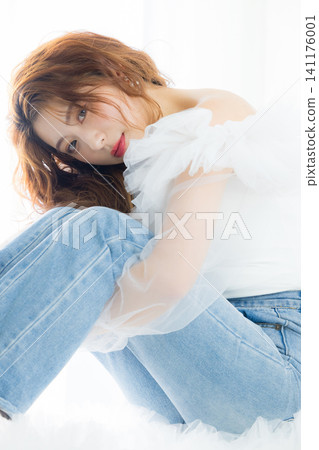 Young lady's portrait Young lady's portrait 141176001