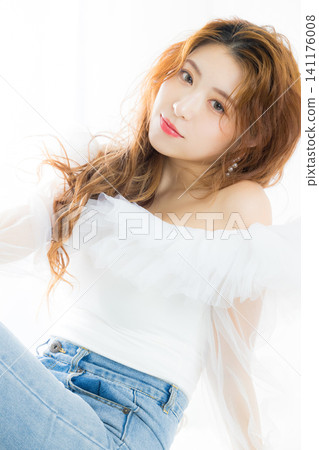 Young lady's portrait Young lady's portrait 141176008