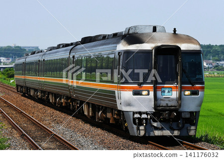 JR Limited Express "Nanki" Kiha 85 series 141176032