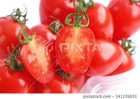 Cherry tomato (tomato berry) 141176033
