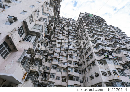 至今仍保留著許多歷史悠久的香港式高層建築。 141176344
