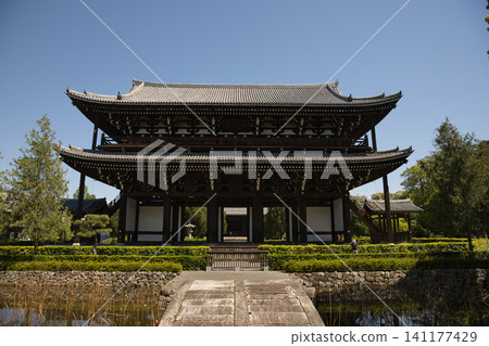 Tofuku-ji Temple: The imposing Sanmon Gate as seen from Shien Pond (Part 2) 141177429
