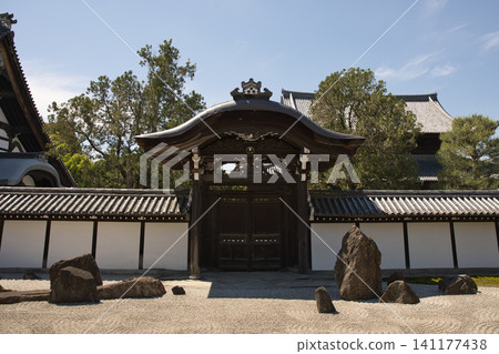 東福寺,方丈居室南庭的皇使門1 東福寺,方丈居室南庭的皇使門1 141177438
