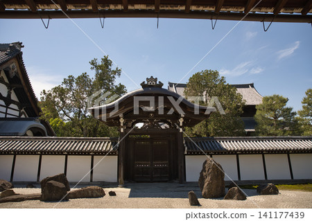 東福寺,方丈南庭園第二道禦使門 東福寺,方丈南庭園第二道禦使門 141177439