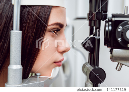 Slit lamp examination. Biomicroscopy of the anterior eye segment. Basic eye examination. Slit lamp examination. Biomicroscopy of the anterior eye segment. Basic eye examination. 141177819