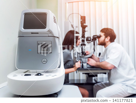 Slit lamp examination. Biomicroscopy of the anterior eye segment. Basic eye examination. 141177821