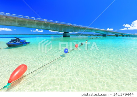 [Okinawa Prefecture] Kouri Bridge and Kouri Beach (Sorahashi) on a clear day. 141179444
