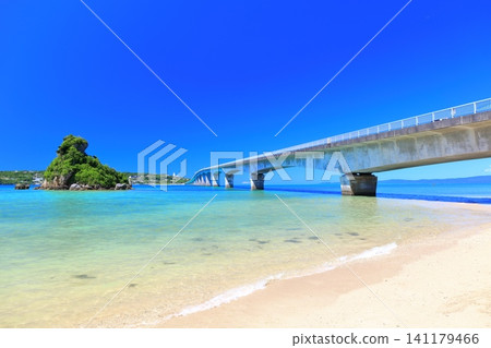 [Okinawa Prefecture] Kouri Bridge on a clear day (South End Observation Deck) 141179466