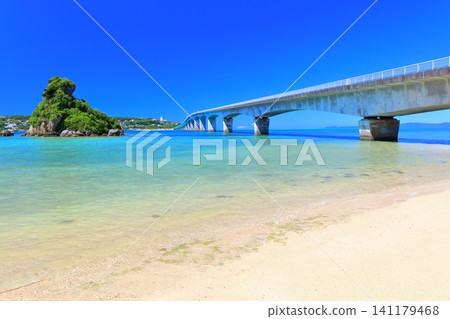 [Okinawa Prefecture] Kouri Bridge on a clear day (South End Observation Deck) 141179468