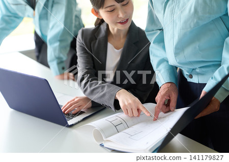 Asian construction professionals having a meeting Asian construction professionals having a meeting 141179827
