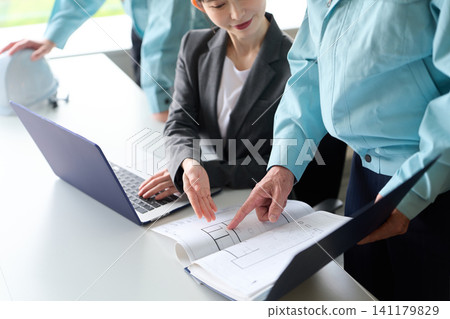 Asian construction professionals having a meeting Asian construction professionals having a meeting 141179829