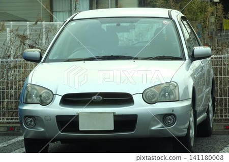 汽車停在停車場 141180008