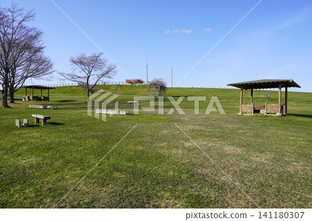 A large farm (Shibecha Town) where you can see the Tawahira and Horizon A large farm (Shibecha Town) where you can see the Tawahira and Horizon 141180307