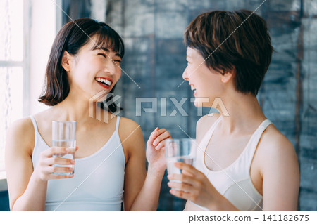 Woman drinking water during fitness activity (hydration) Woman drinking water during fitness activity (hydration) 141182675