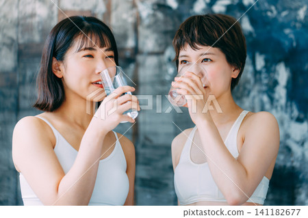 Woman drinking water during fitness activity (hydration) Woman drinking water during fitness activity (hydration) 141182677