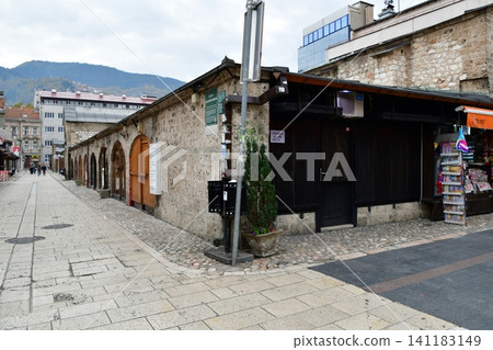 波士尼亞與赫塞哥維納, 薩拉熱窩, 舊城, Baščaršija, Gazi Husrevbeg Vegistan, 市場 波士尼亞與赫塞哥維納, 薩拉熱窩, 舊城, Baščaršija, Gazi Husrevbeg Vegistan, 市場 141183149