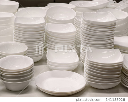Assorted ceramic plates bowls and salad bowls in different shapes shown on retail shelving Assorted ceramic plates bowls and salad bowls in different shapes shown on retail shelving 141188026