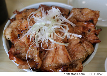 碗豬肉 碗豬肉 141190573